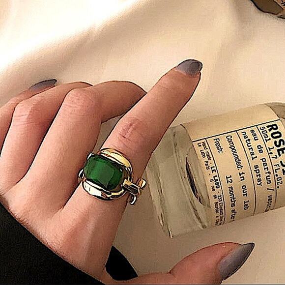 Gold 18k plated emerald green adjustable resizable ring - Picture 4 of 16